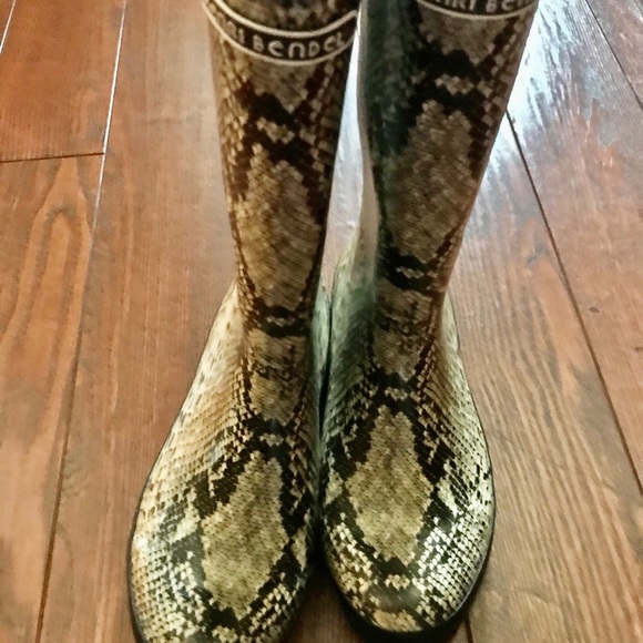 henri bendel Shoes - Henri Bendel rain boots size 9
